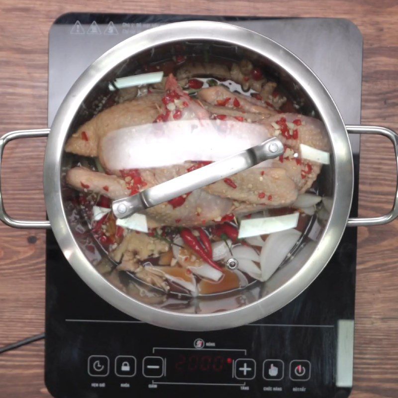 Step 5 Cook the chicken Chicken in fish sauce