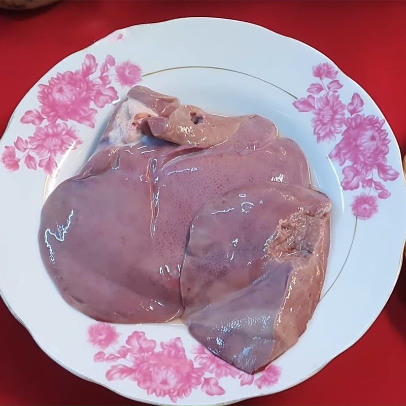 Step 1 Prepare and marinate pig liver Garlic Fried Liver