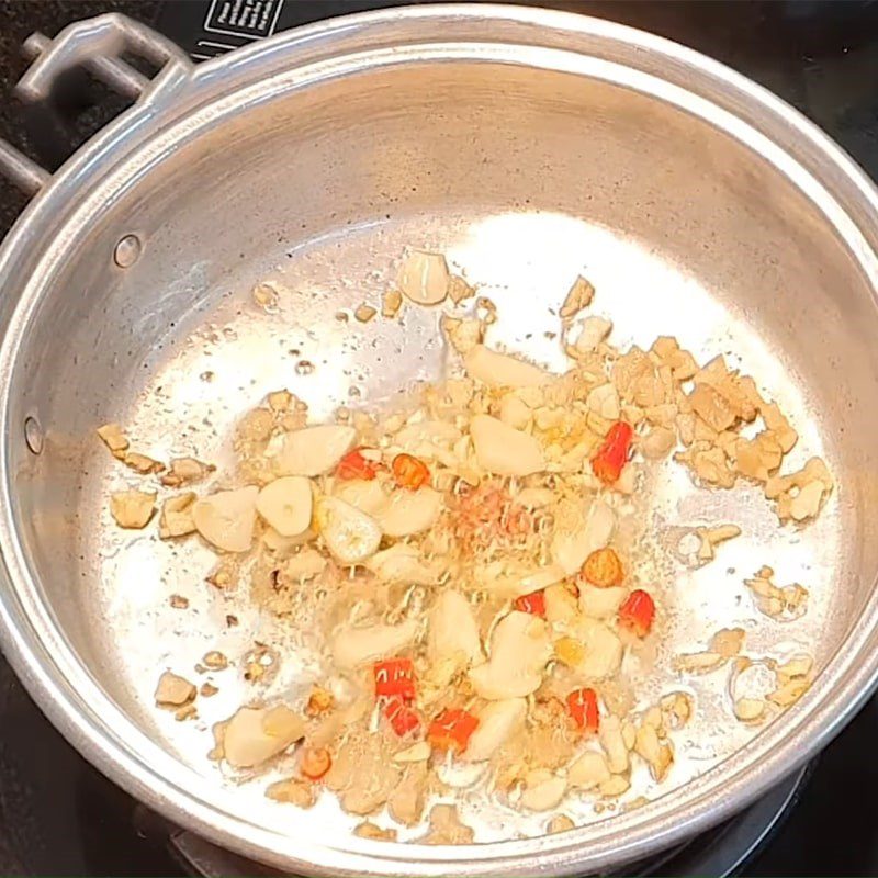 Step 3 Stir-fry liver with garlic Stir-fried liver with garlic