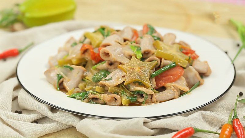 Fried pig intestines with starfruit