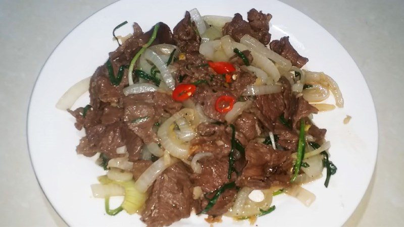 Stir-fried Buffalo Meat with Onion