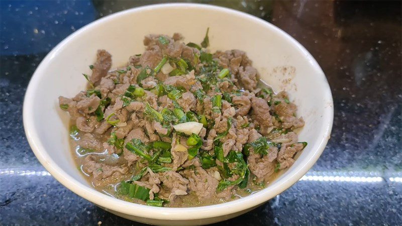 Buffalo meat stir-fried with Vietnamese coriander