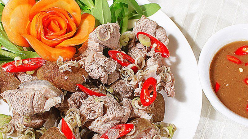 Stir-fried buffalo meat with lemongrass and chili