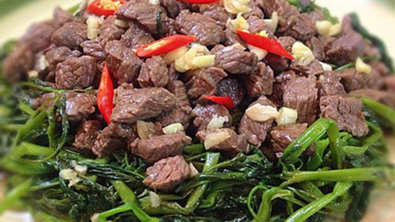 Stir-fried buffalo meat with garlic