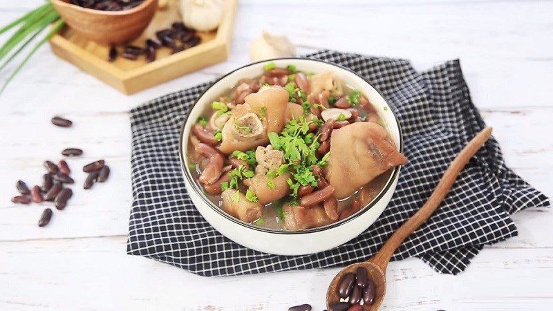 Braised pork leg with black beans