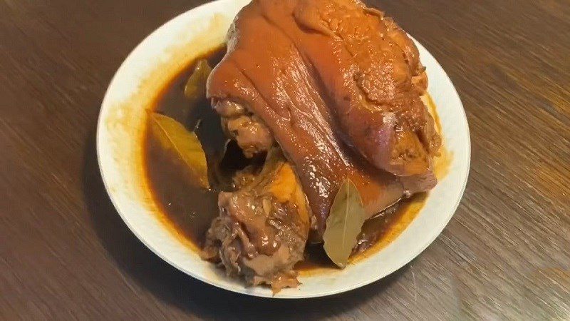 Braised pork hock with soy sauce