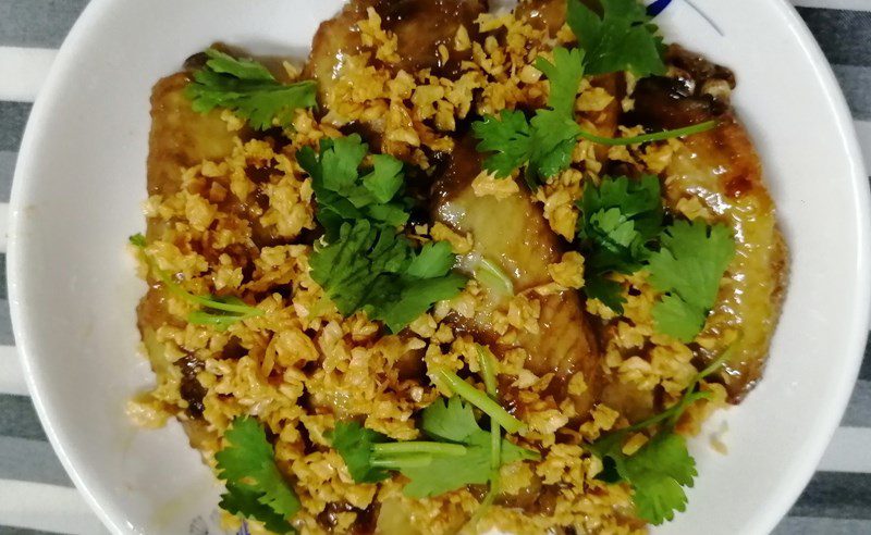 Fried chicken wings with fish sauce