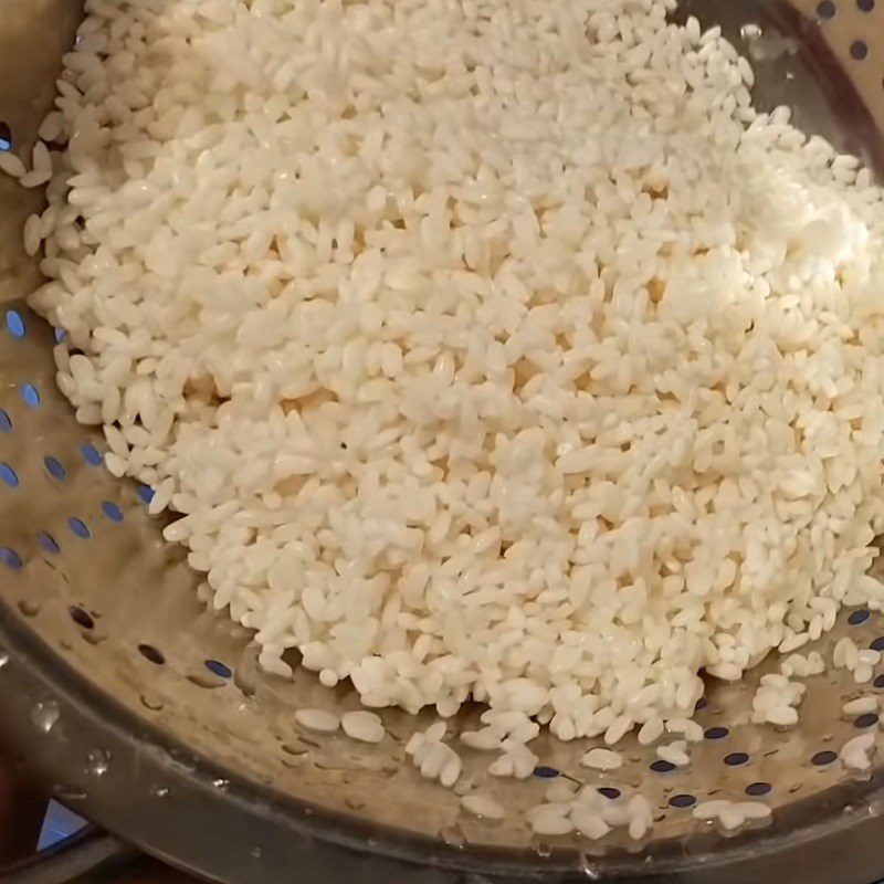 Step 1 Prepare the ingredients for Purple Sweet Potato Sticky Rice