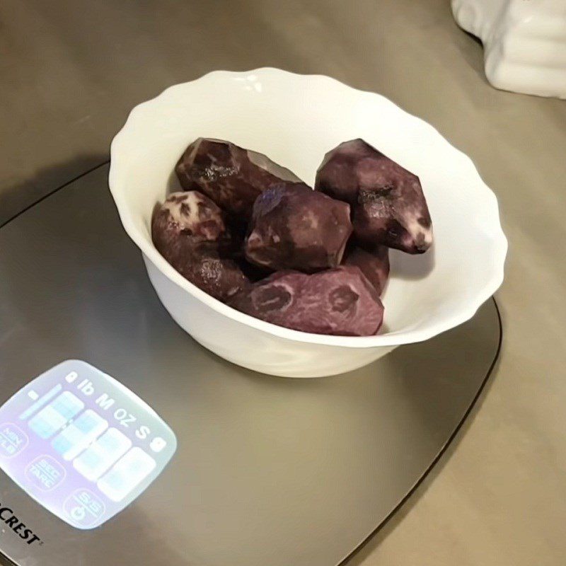 Step 1 Prepare the ingredients for Purple Sweet Potato Sticky Rice