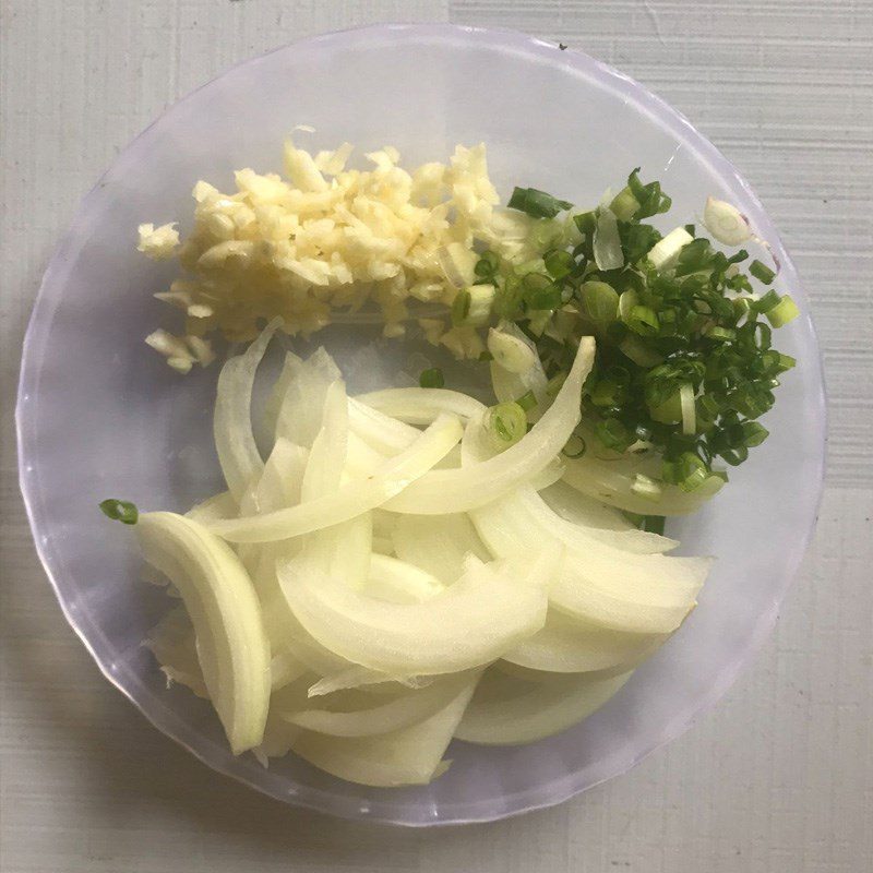 Step 1 Prepare the ingredients for Fish Cake with Tomato Sauce