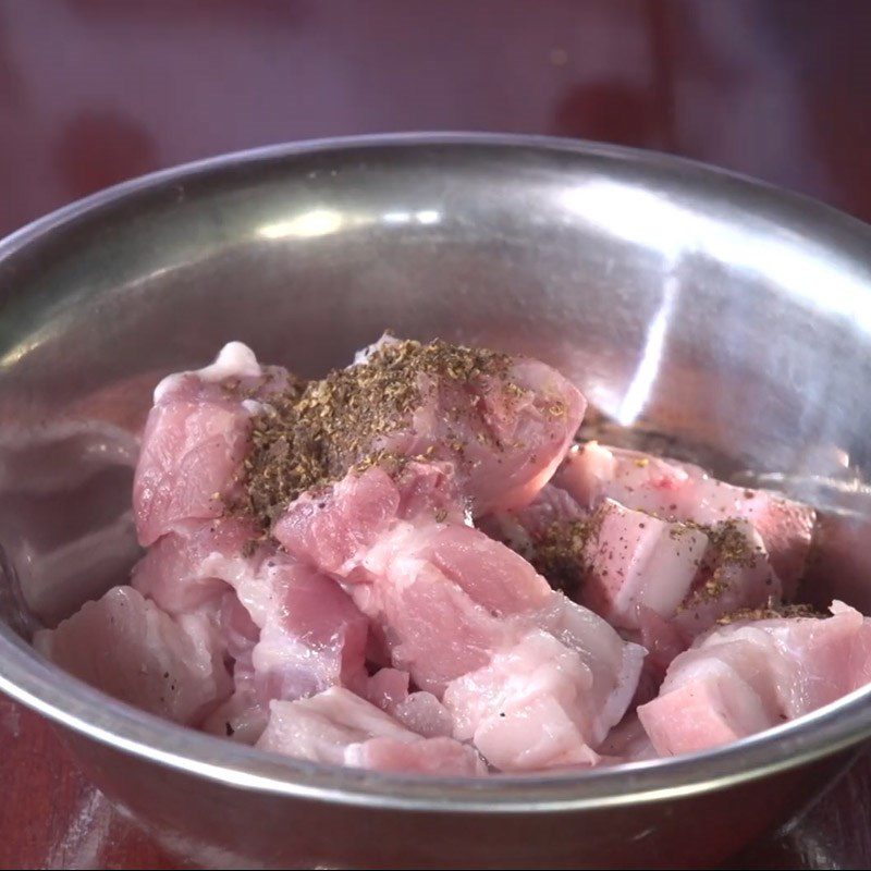 Step 3 Marinate Ba chi fried with moc mat leaves