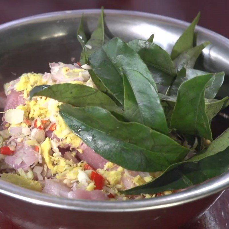 Step 3 Marinate Ba chi fried with moc mat leaves