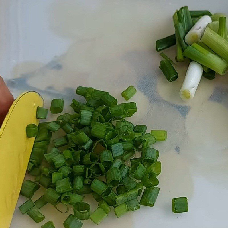 Step 2 Prepare the ingredients for vegetarian cut rice noodle