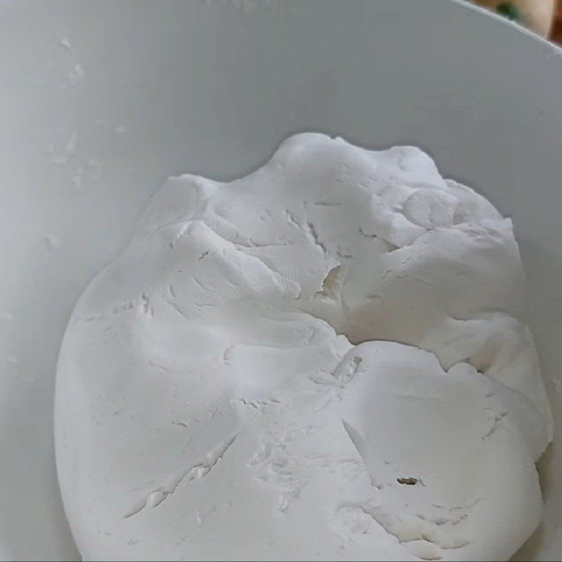 Step 1 Mix and knead the dough for vegetarian cut rice noodle