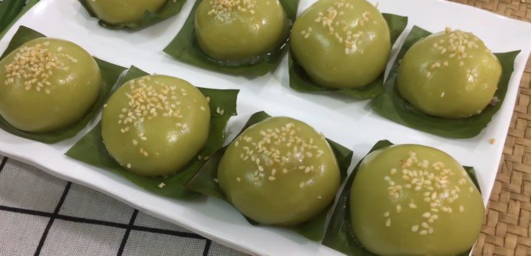 Steamed pandanus cake