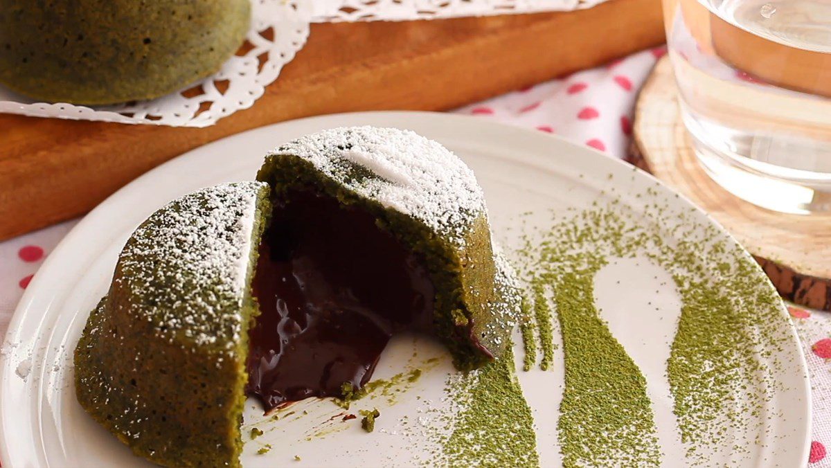 Chocolate matcha lava cake