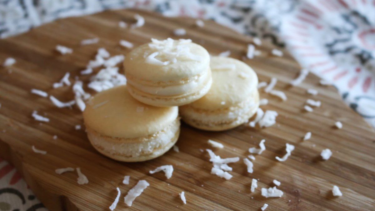 Coconut macarons made with flour