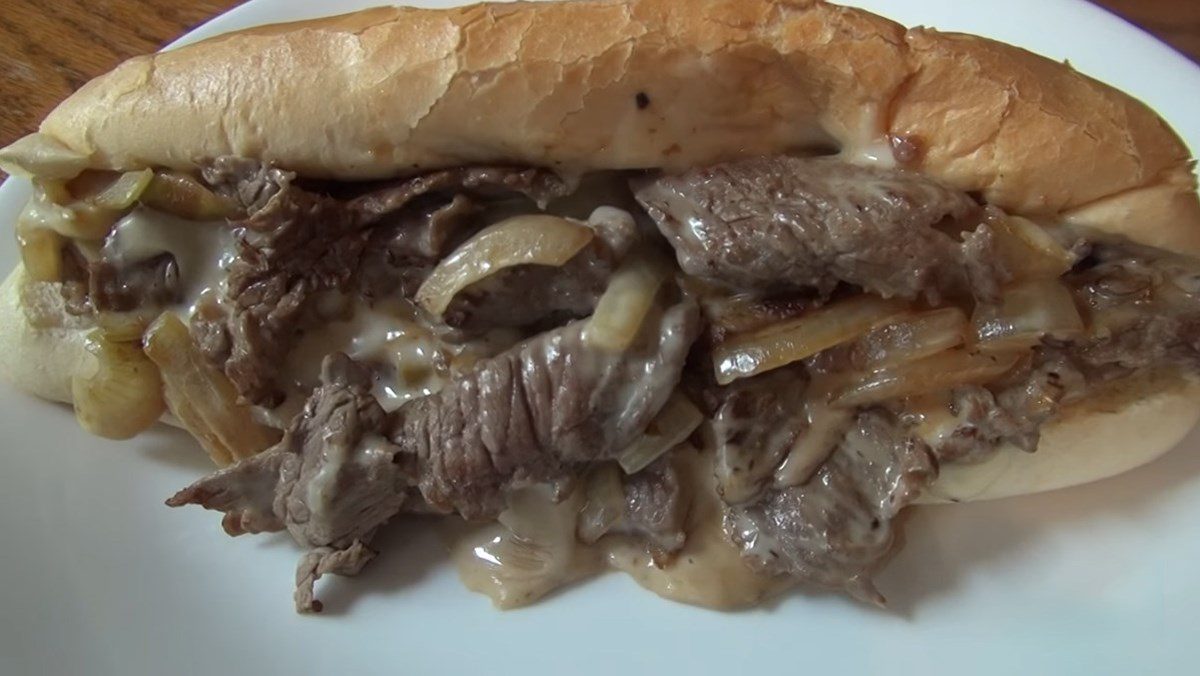 Stir-fried beef sandwich