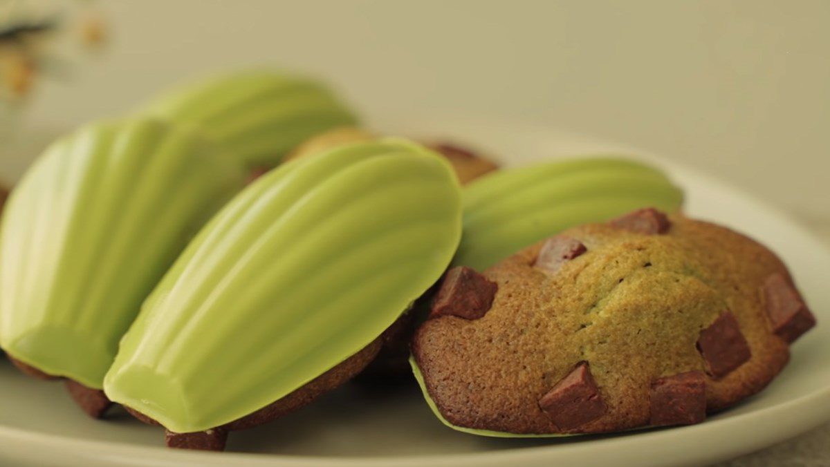 Chocolate Green Tea Madeleine Shell Cake