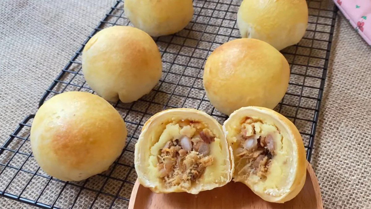 Moon Cake with Layered Sticky Rice and Braised Pork Filling