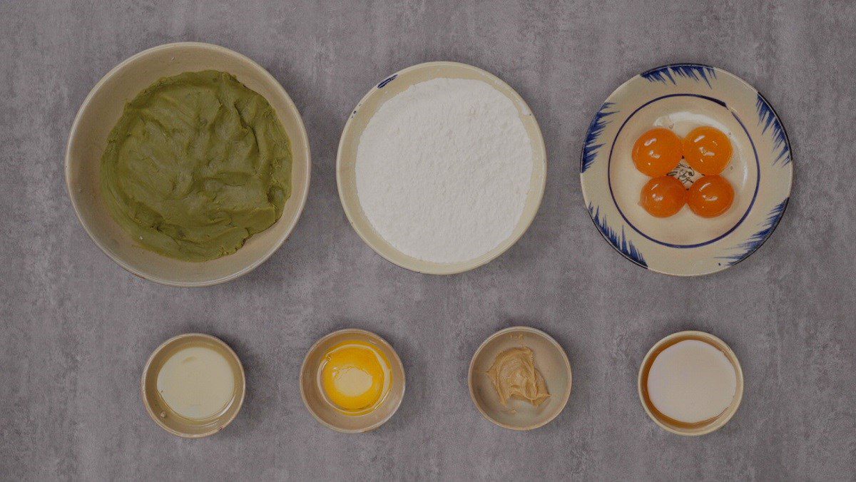 Ingredients for baked mooncake with mung bean filling using a rice cooker