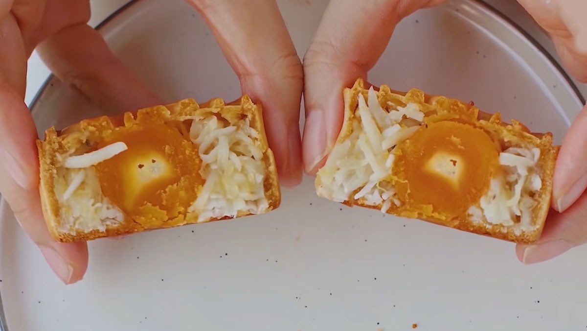 Mooncake with durian coconut filling using an air fryer