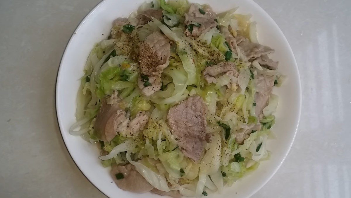 Stir-fried cabbage with beef