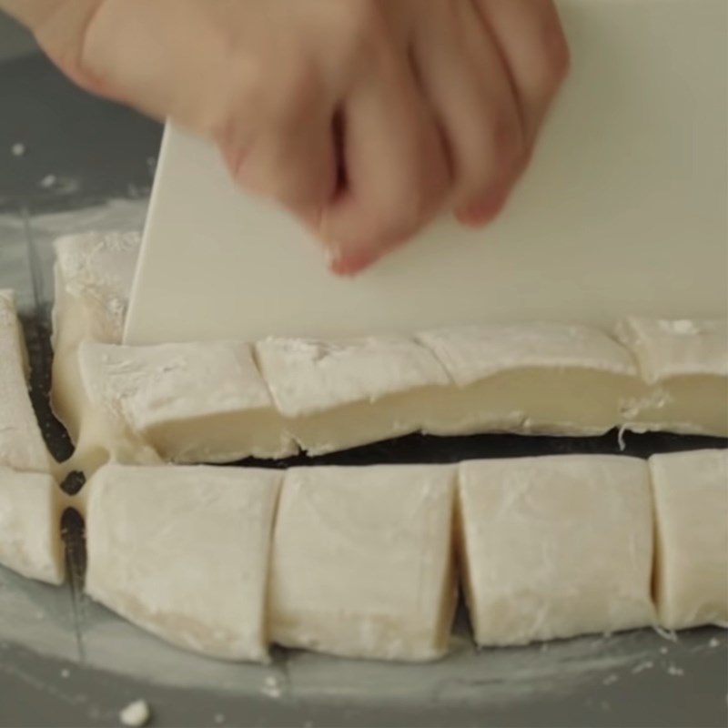 Step 5 Wrapping the chocolate rice cake Chocolate rice cake