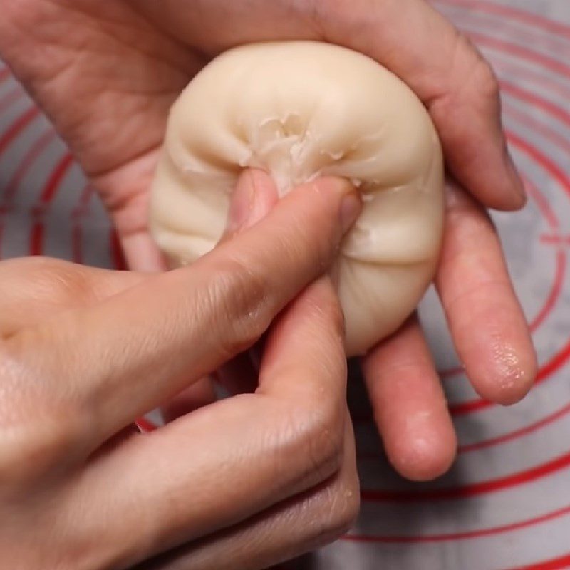 Step 6 Wrap the filling and decorate Durian mung bean cake