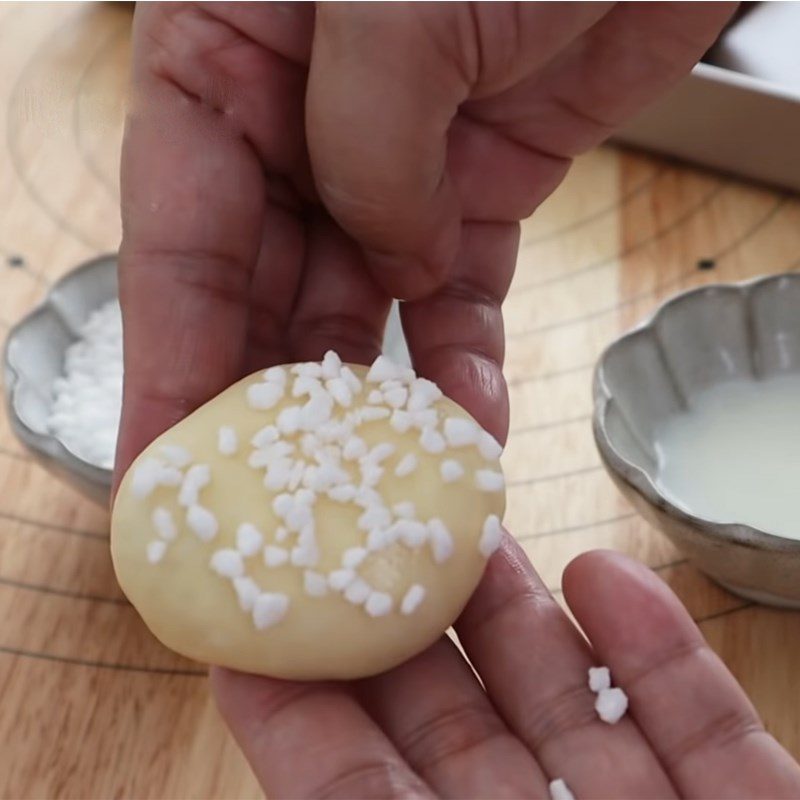 Step 6 Wrap the filling, shape the cake for mini strawberry filled bread