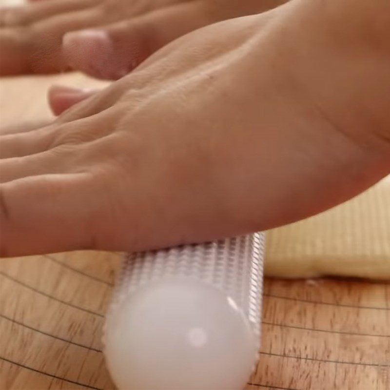 Step 6 Wrap the filling, shape the cake for mini strawberry filled bread