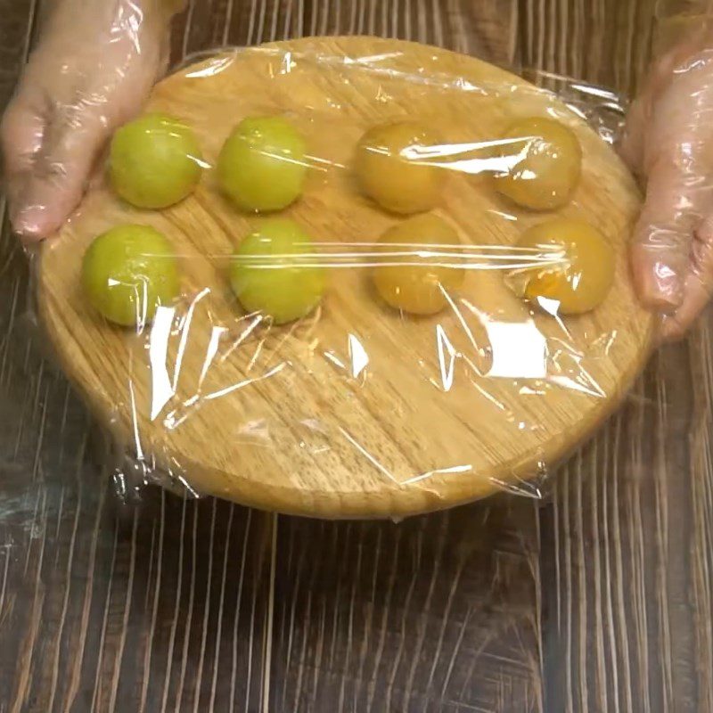 Step 3 Wrap the salted egg yolk filling Mooncake with salted egg yolk using an air fryer