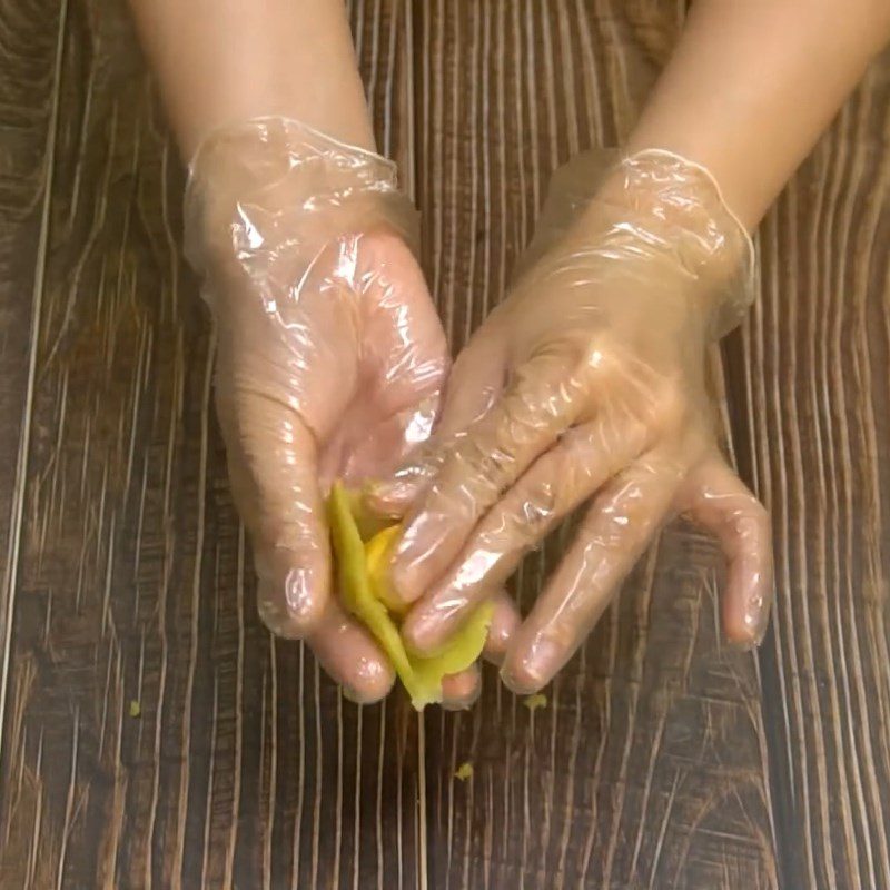 Step 3 Wrap the salted egg yolk filling Mooncake with salted egg yolk using an air fryer