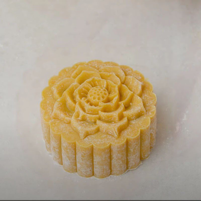 Step 7 Wrap the filling and shape the mooncake