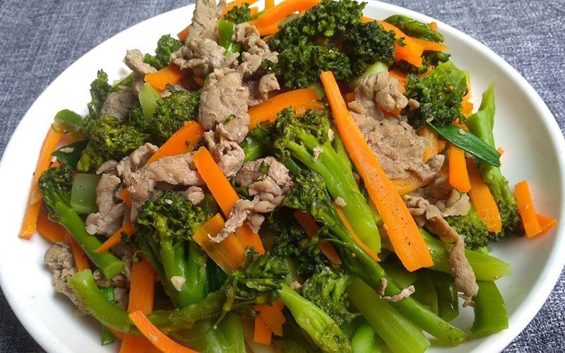 Stir-fried broccoli with beef