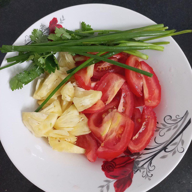 Step 2 Prepare other ingredients Silver pomfret soup (recipe shared by user)