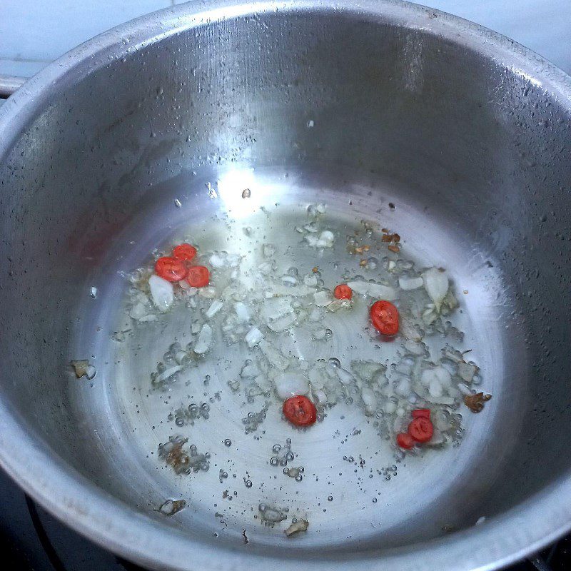 Step 3 Cooking Mackerel Soup (recipe shared by a user)