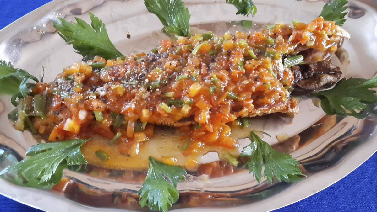 Fried snakehead fish with tomato sauce