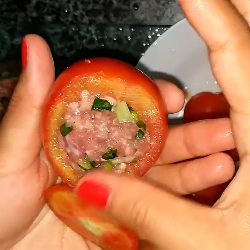 Step 3 Stuff the meat into the tomatoes Stuffed steamed tomatoes