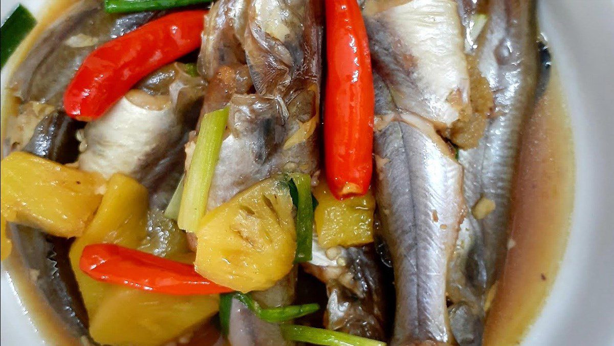 Pangasius braised with pineapple