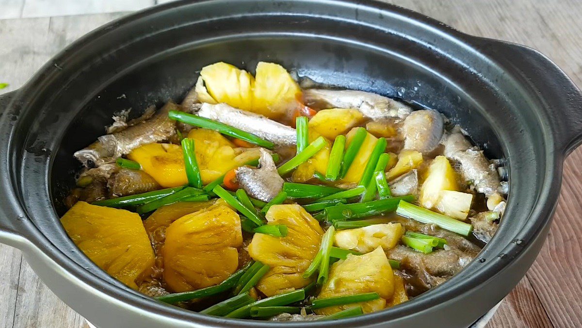 Braised Linh Fish with Pineapple