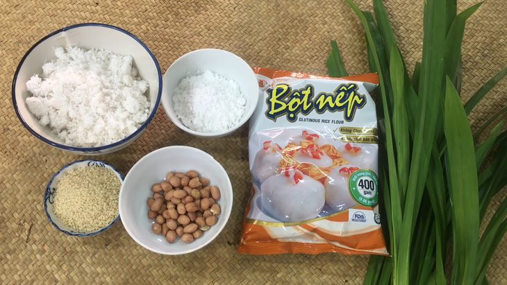 Ingredients for steamed pandanus cake