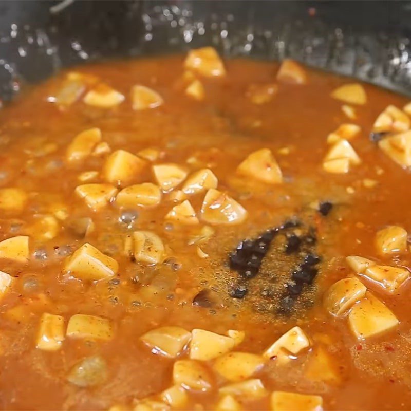 Step 3 Make straw mushroom sauce for tofu