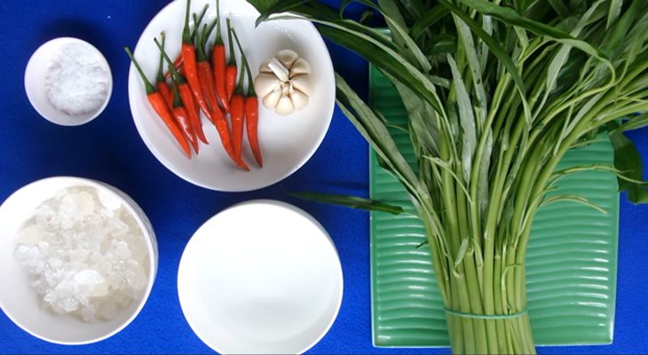 Ingredients for pickled water spinach