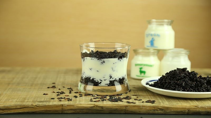 Black sticky rice yogurt