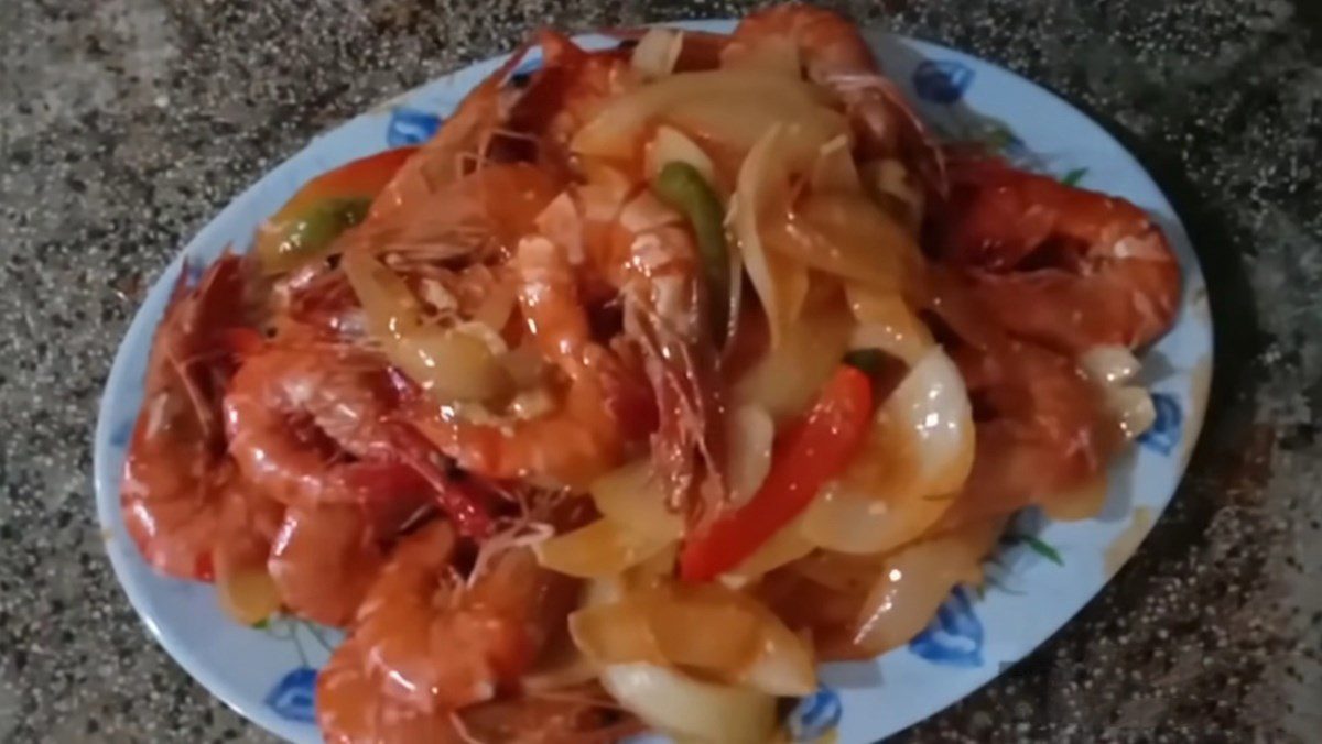 Stir-fried shrimp with satay