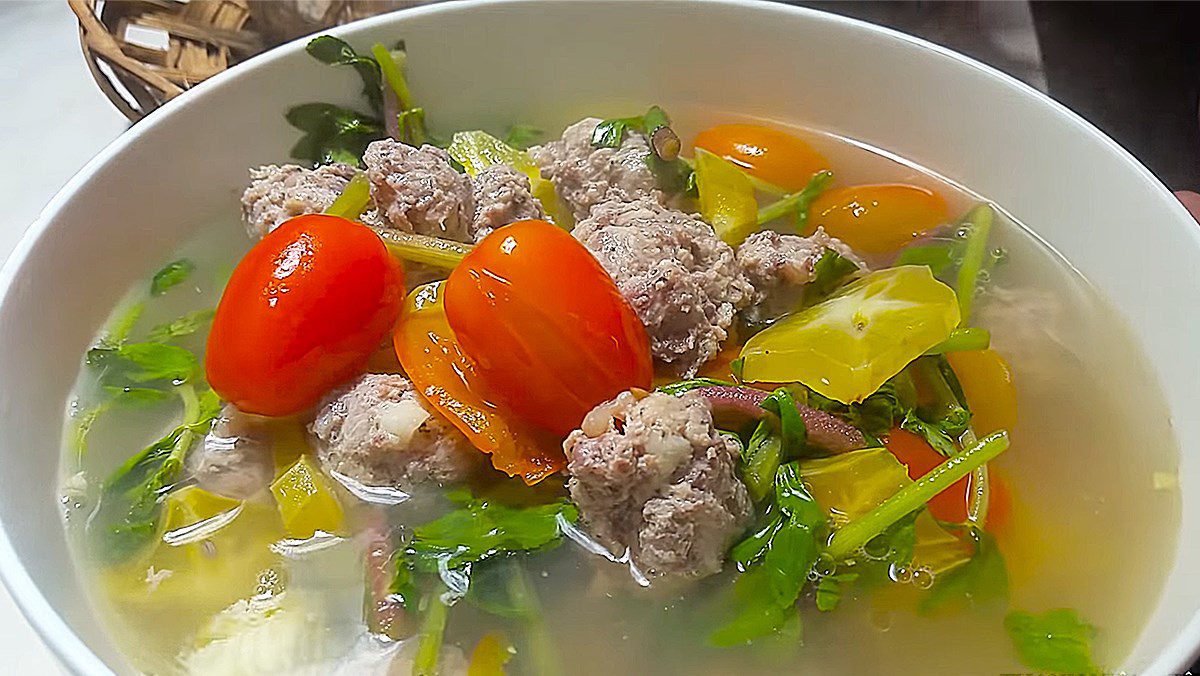 Beef soup cooked with starfruit