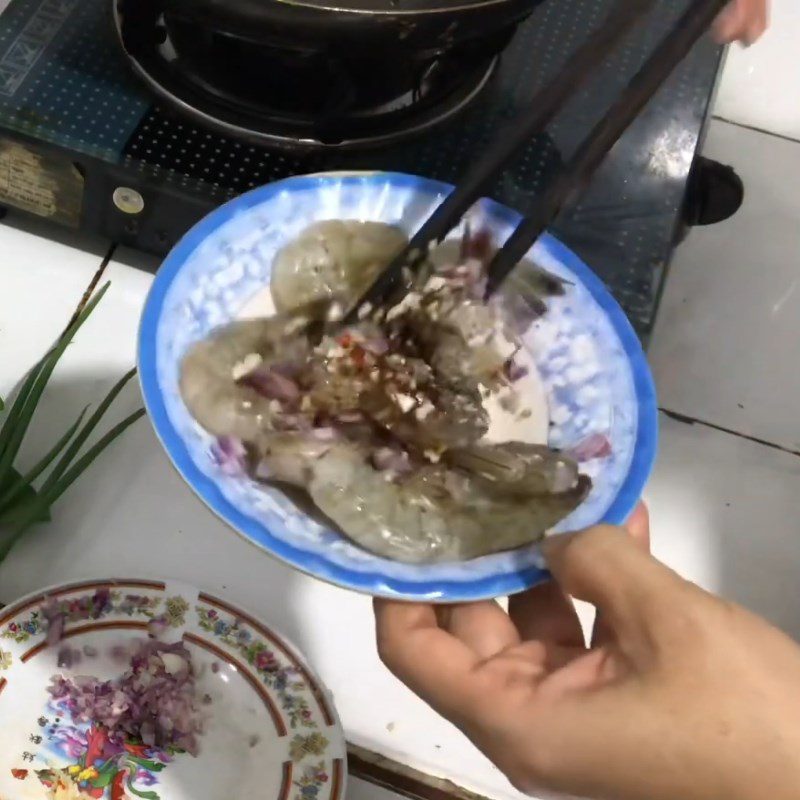 Step 2 Marinate shrimp Stir-fried sweet cabbage with shrimp