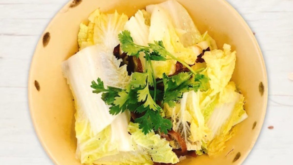 Stir-fried Napa Cabbage with Wood Ear Mushrooms