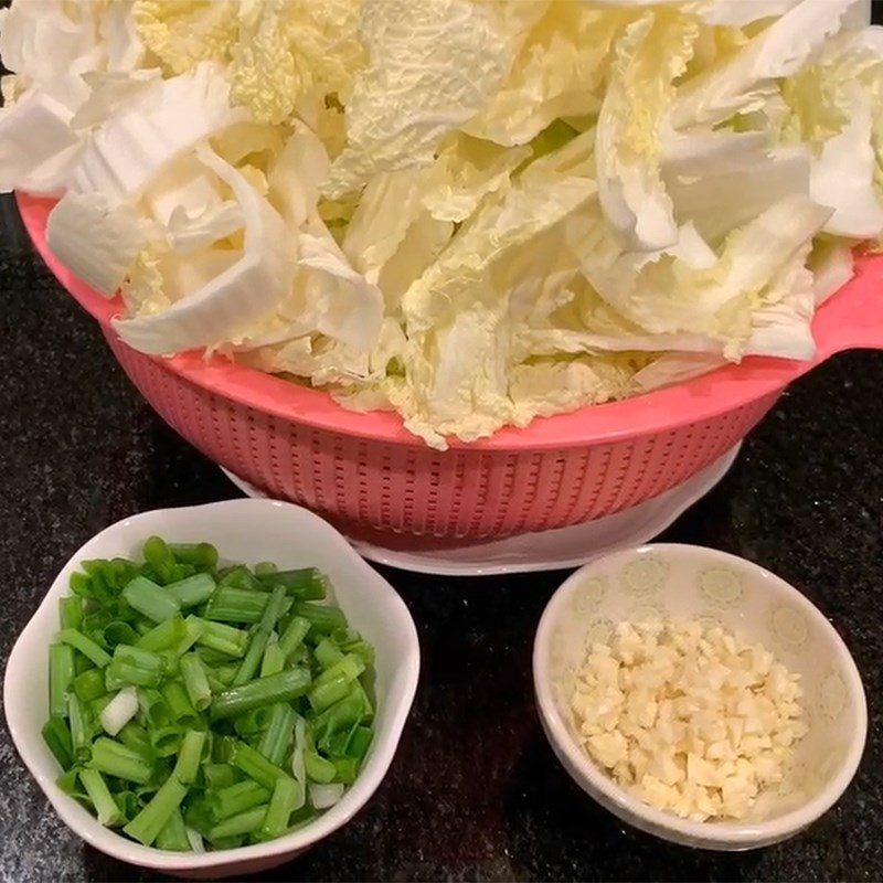 Step 1 Prepare the ingredients for Stir-fried Napa Cabbage with Garlic